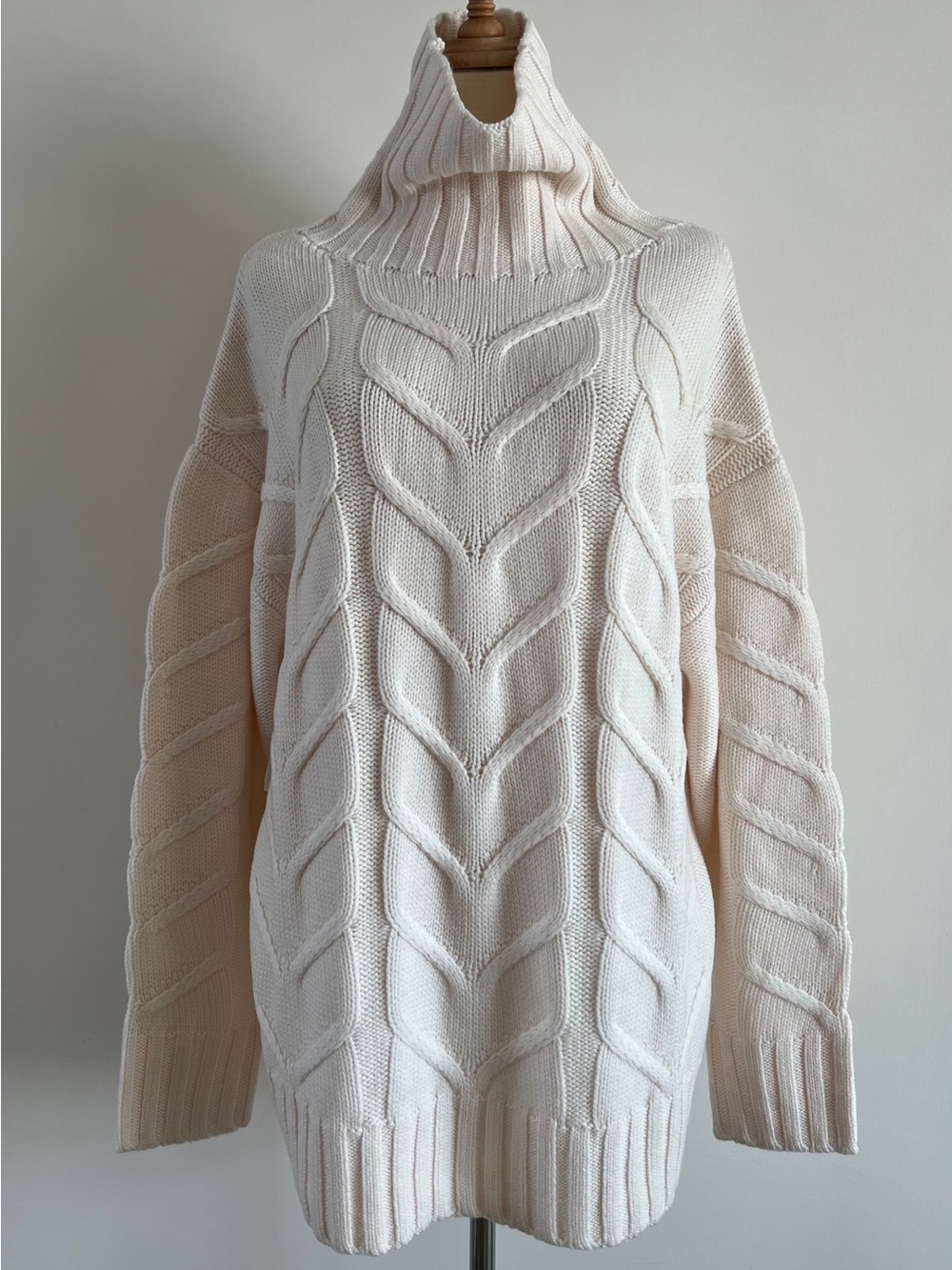 Wilfred Artizia 100% Moreno Wool Cable Knit Turtleneck Sweater Size Medium